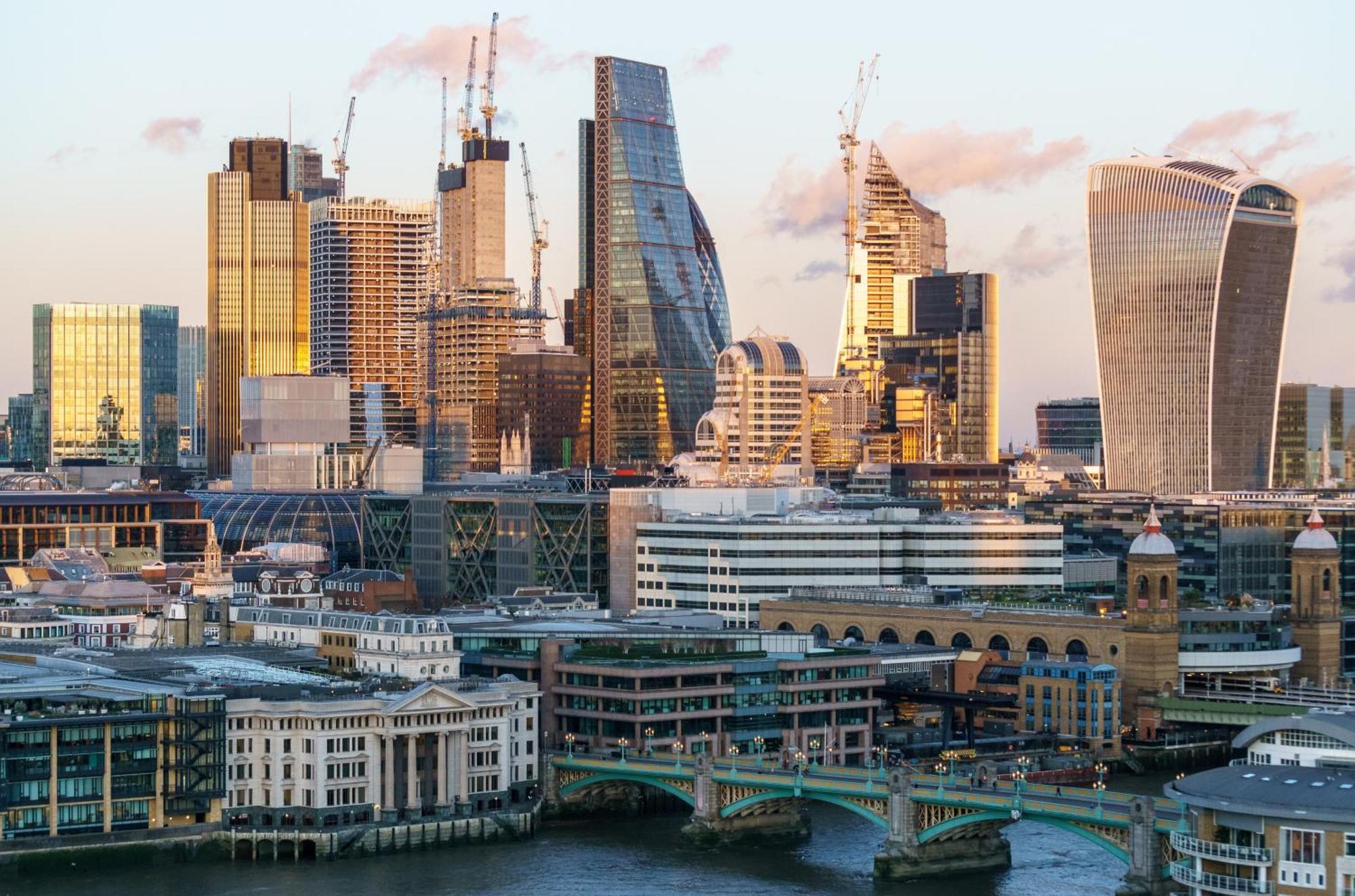 Tower Bridge Rainbow Suites Лондон Екстер'єр фото